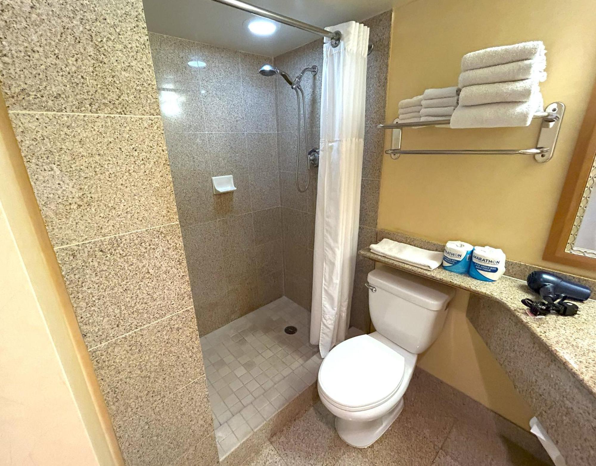 Ilikai Apt 302 - Spacious Studio With Stunning Ocean & Harbor Views Honolulu Luaran gambar